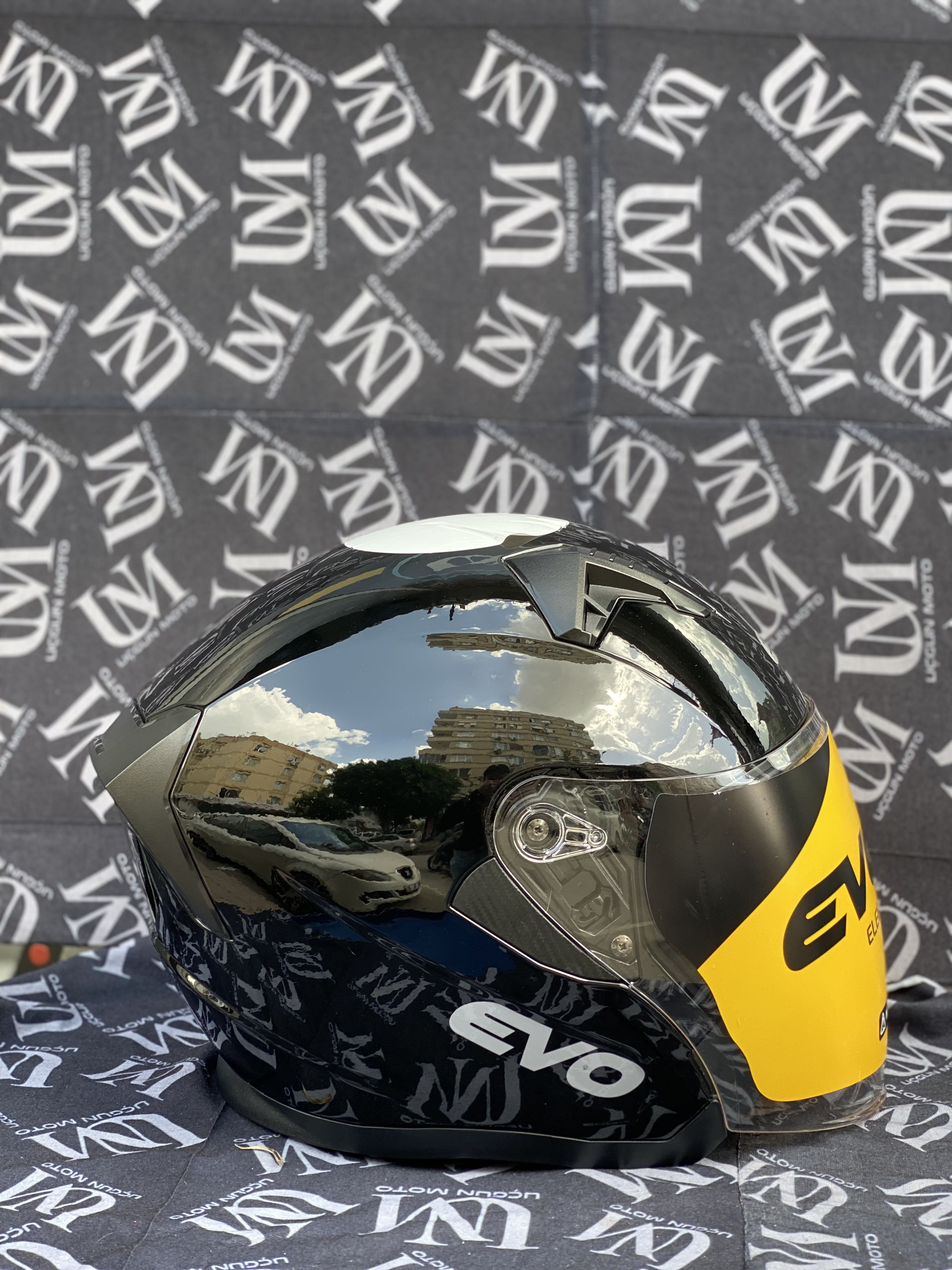 EVO G&Uuml;NEŞ G&Ouml;ZL&Uuml;KL&Uuml; YARIM KASK