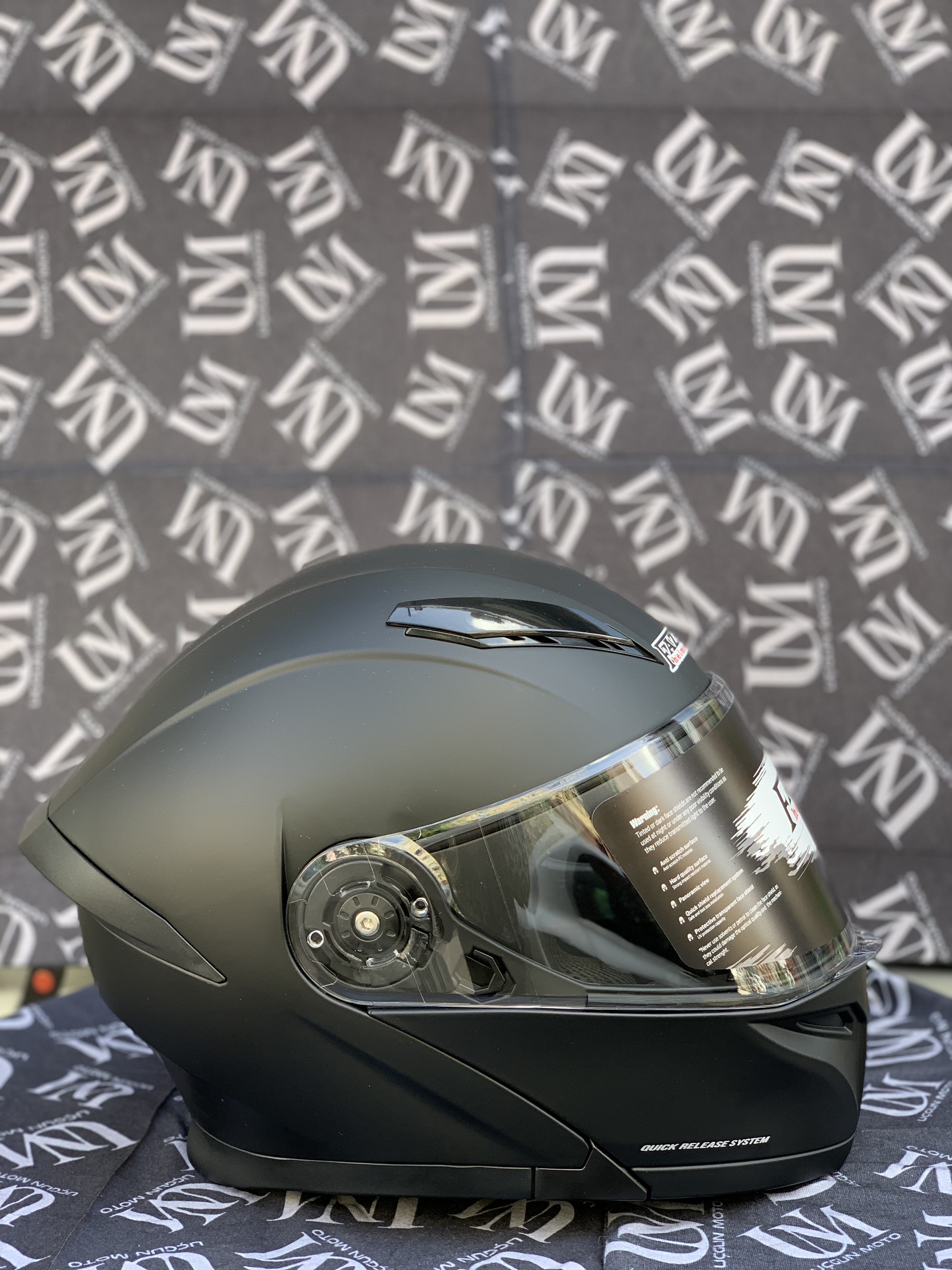 FAZER G&Uuml;NEŞ G&Ouml;ZL&Uuml;KL&Uuml; &Ccedil;ENE A&Ccedil;ILIR KASK 