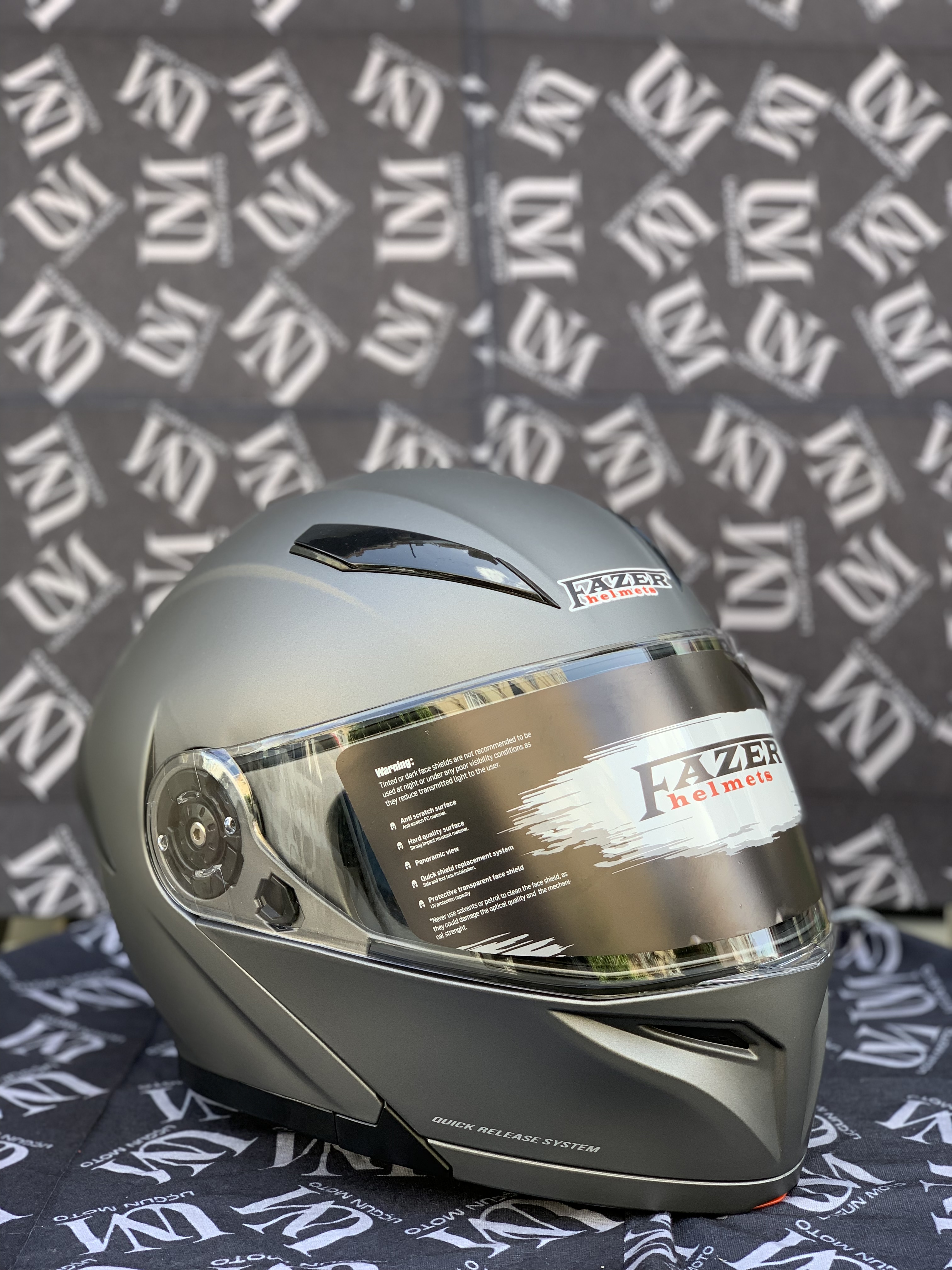 FAZER G&Uuml;NEŞ G&Ouml;ZL&Uuml;KL&Uuml; &Ccedil;ENE A&Ccedil;ILIR KASK 