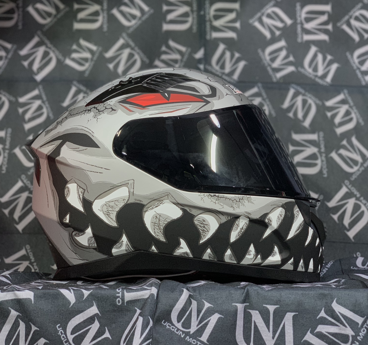 FAZER G&Uuml;NEŞ G&Ouml;ZL&Uuml;KL&Uuml; FULLFACE KASK