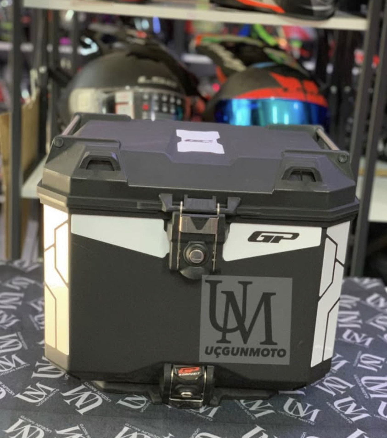 GP KOMPOZİT 33 LİTRE PLASTİK BAGAJ &Ccedil;ANTASI