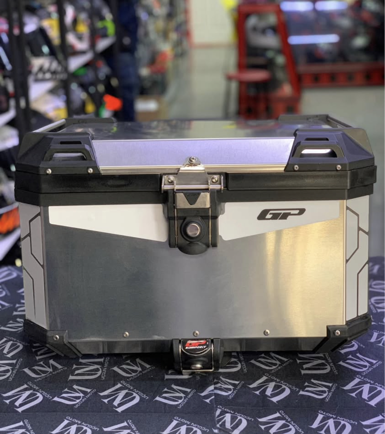 GP KOMPOZİT 45 LİTRE MOTOSİKLET ARKA BAGAJ &Ccedil;ANTASI AL&Uuml;MİNYUM