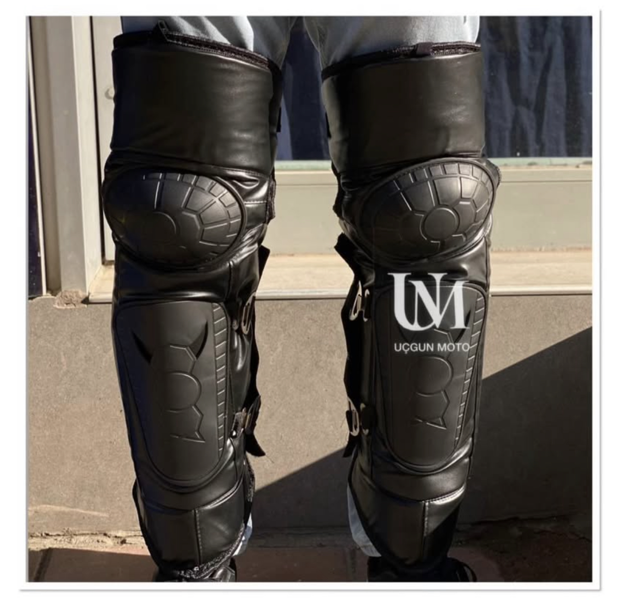 KORUMALI PELUŞ DİZLİK 