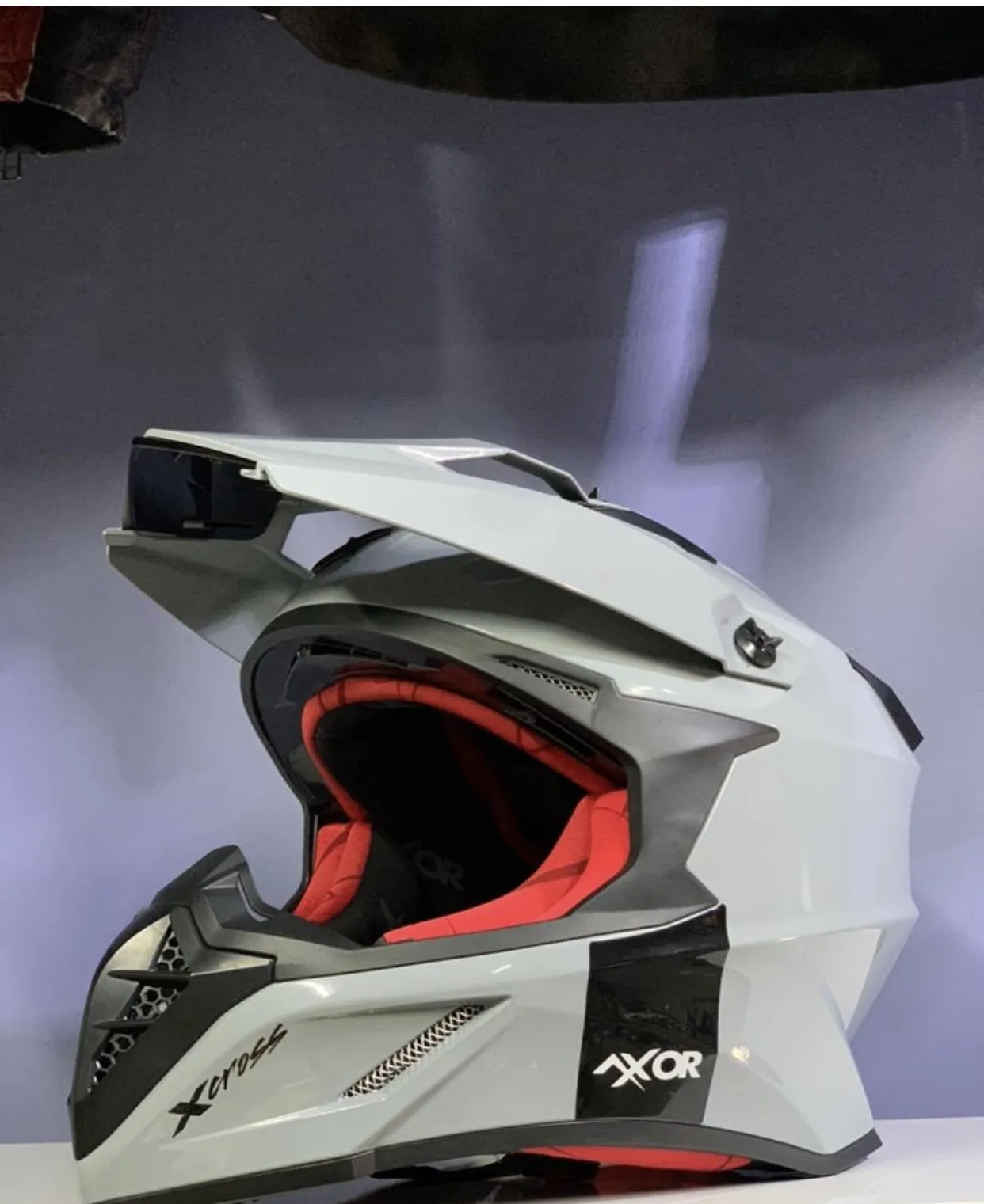 SIFIR KAPALI KUTU AXOR CROSS KASK G&Ouml;ZL&Uuml;KS&Uuml;Z CAMSIZ