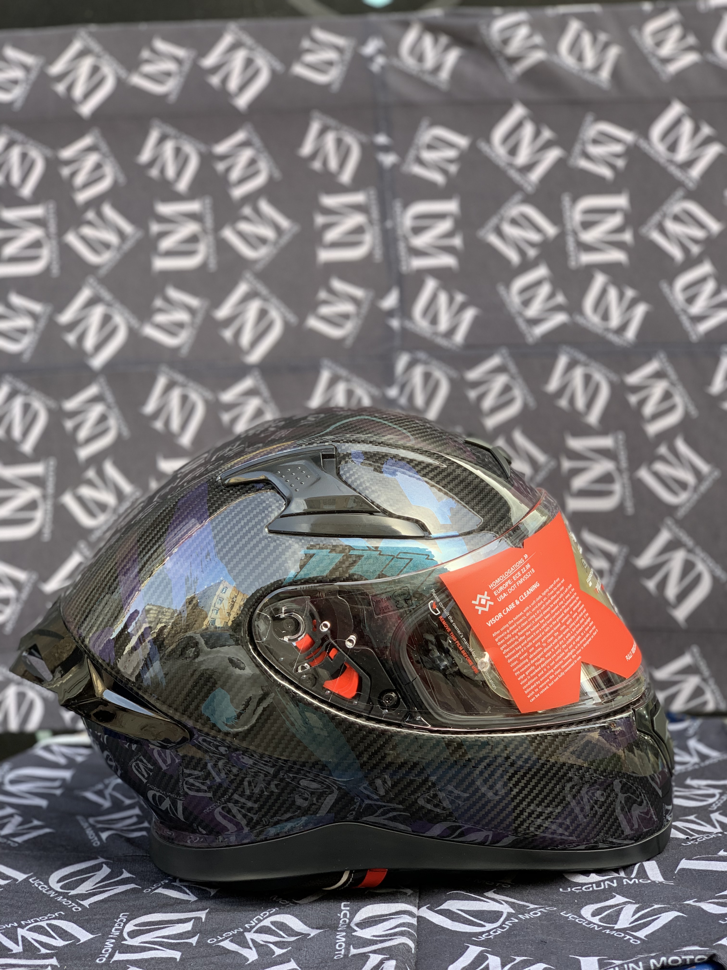 SIFIR KAPALI KUTU AXOR KARBON FULLFACE G&Uuml;NEŞ G&Ouml;ZL&Uuml;KL&Uuml; KASK