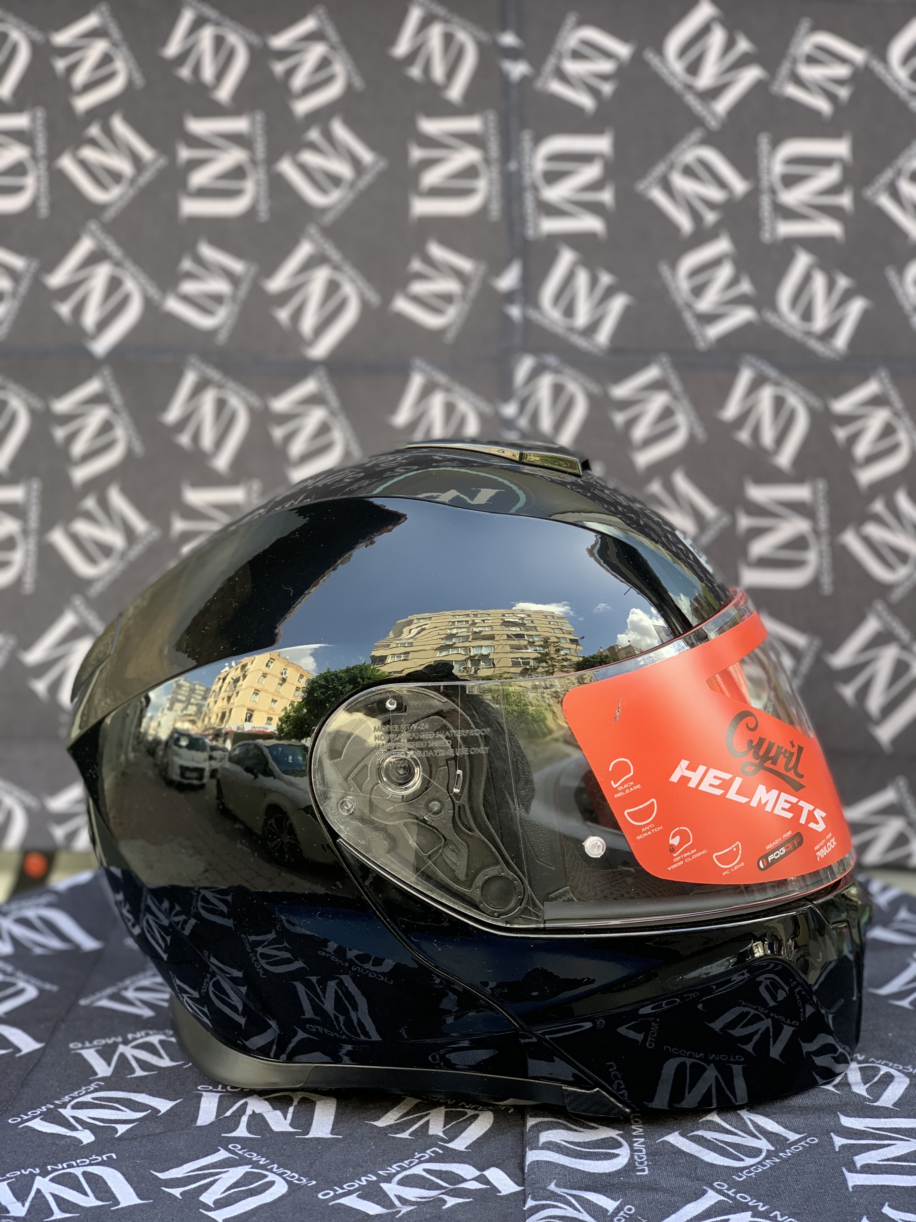 SIFIR KAPALI KUTU CYRİL &Ccedil;ENE A&Ccedil;ILIR G&Uuml;NEŞ G&Ouml;ZL&Uuml;KL&Uuml; KASK