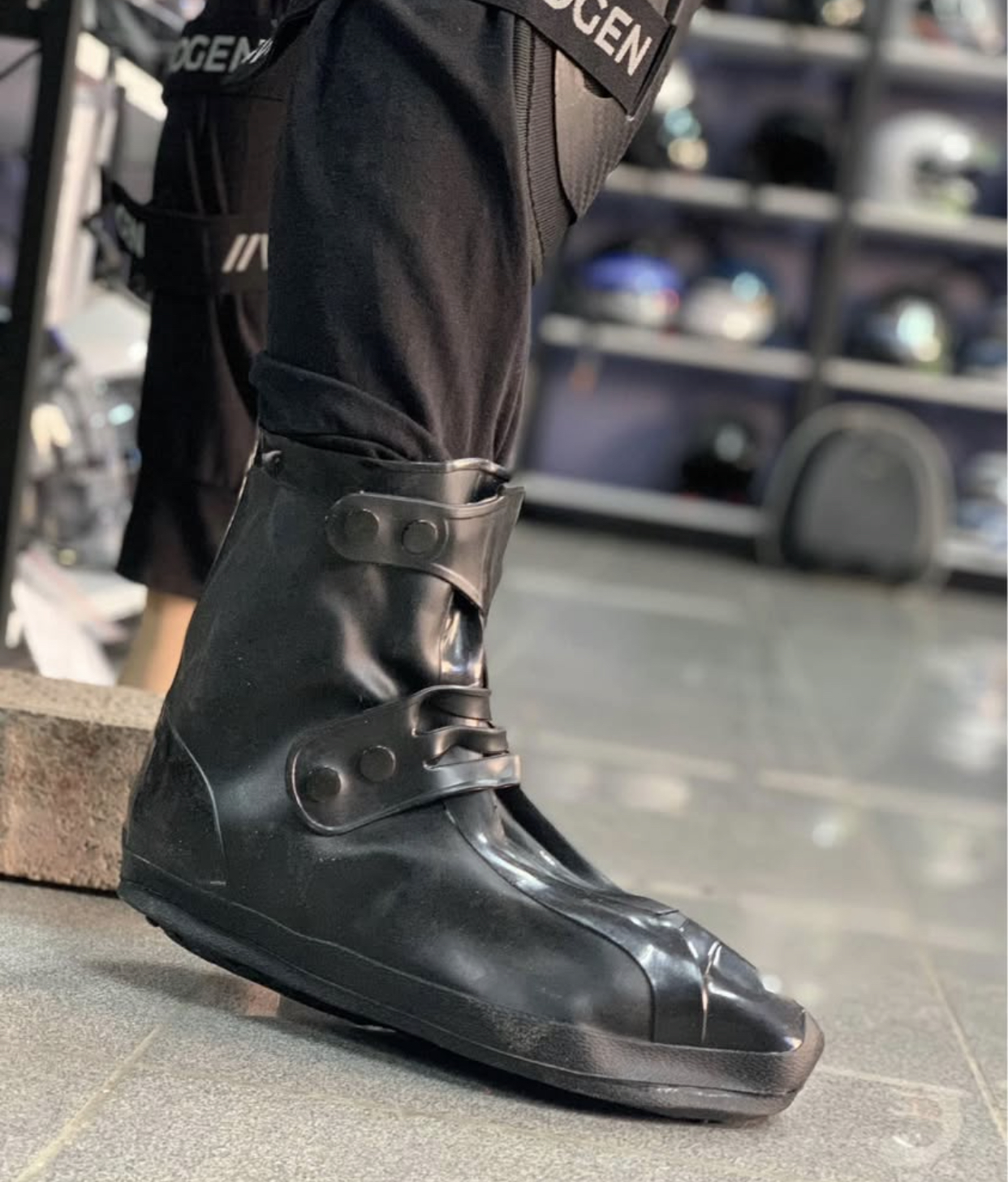 SU GE&Ccedil;İRMEZ AYAKKABI KILIFI