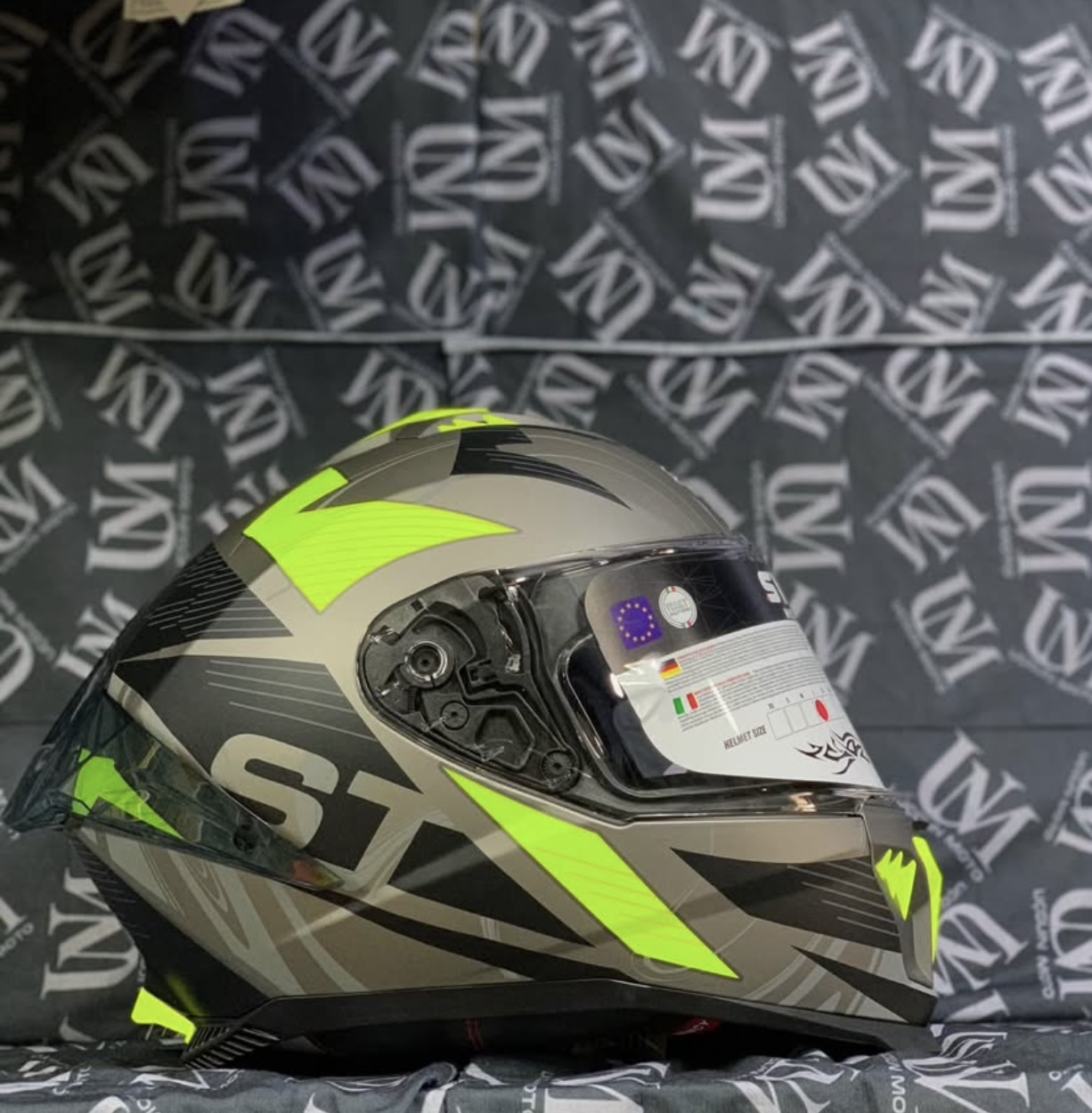 SWAY-865 G&Uuml;NEŞ G&Ouml;ZL&Uuml;KL&Uuml; FULLFACE KASK