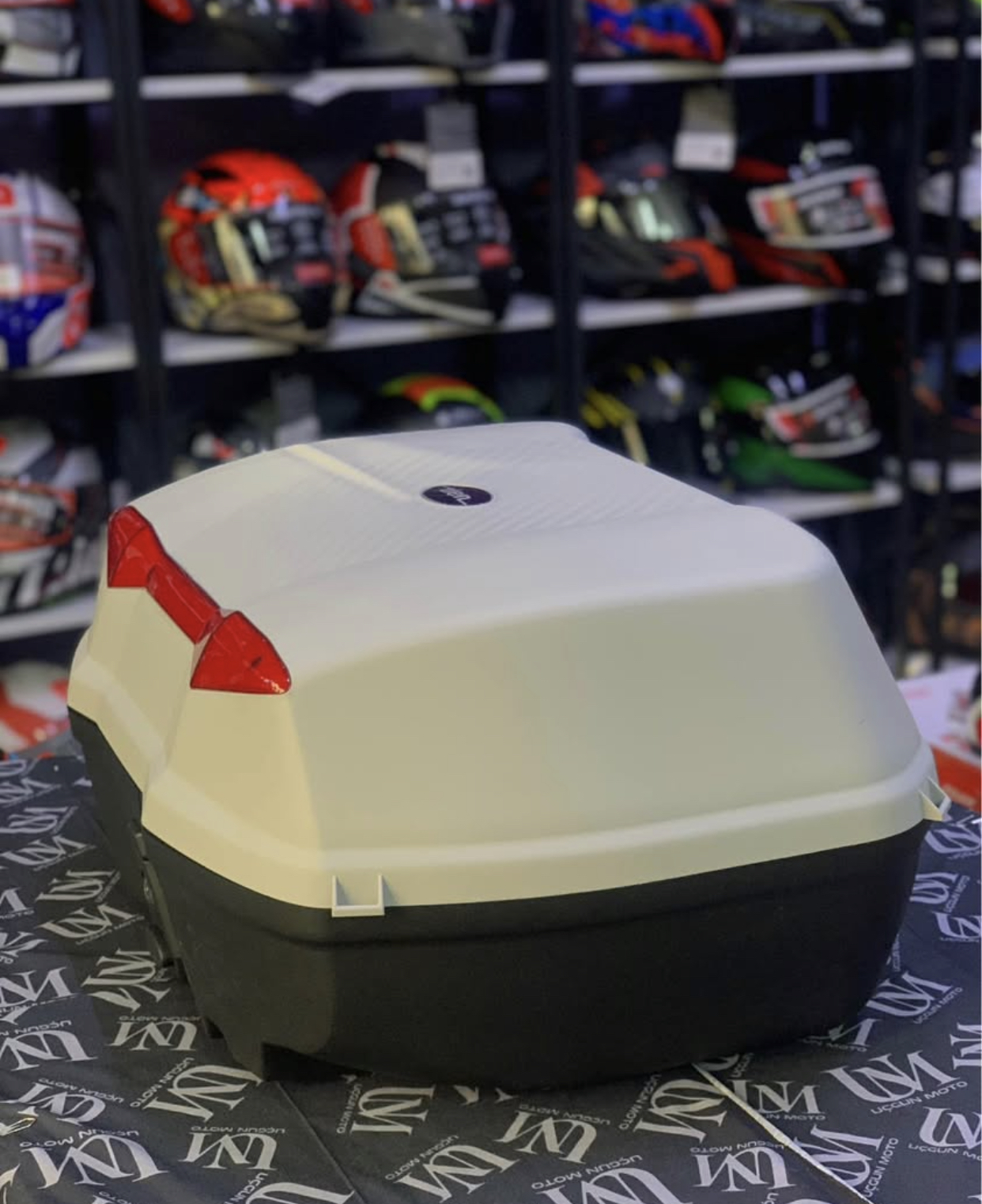 TİEN 52 LİTRE MOTOSİKLET ARKA BAGAJ &Ccedil;ANTASI