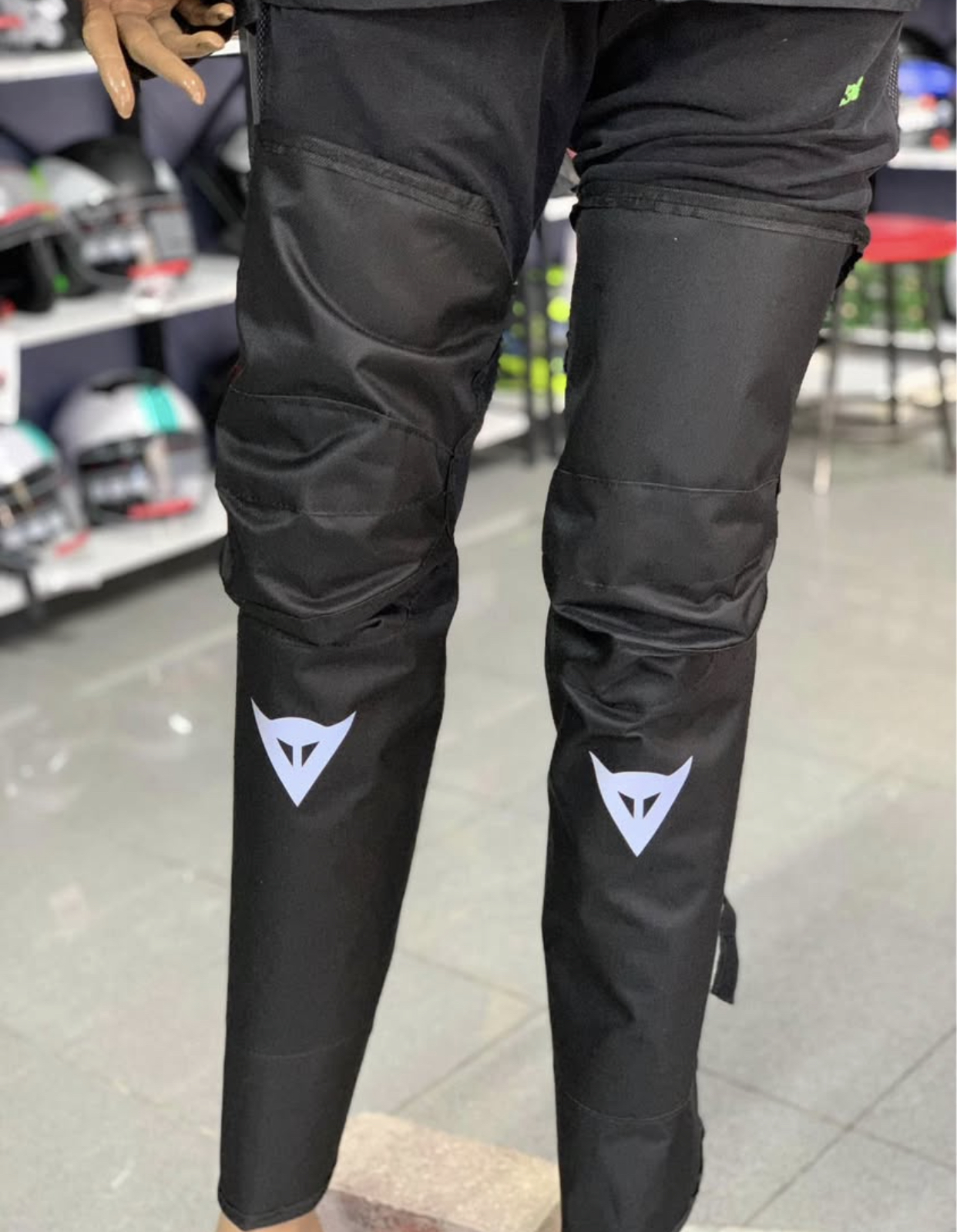 TİEN KORUMASIZ MOTORCU DİZLİK SOĞUK VE YAĞMURA DİREN&Ccedil;Lİ